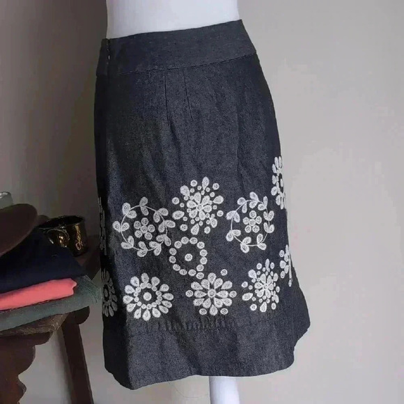 Ann Taylor Gray A-Line Skirt Embroidered Knee-Length - Picture 3 of 7